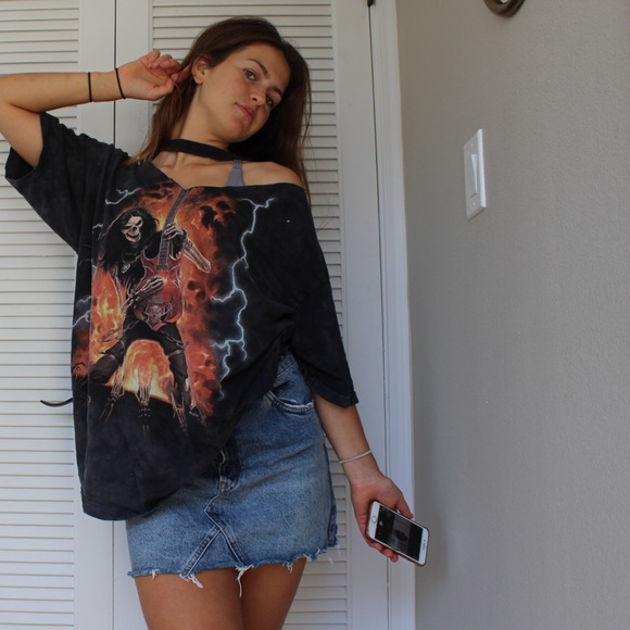 Reworked Thrifted Graphic T - Picture 4 of 4